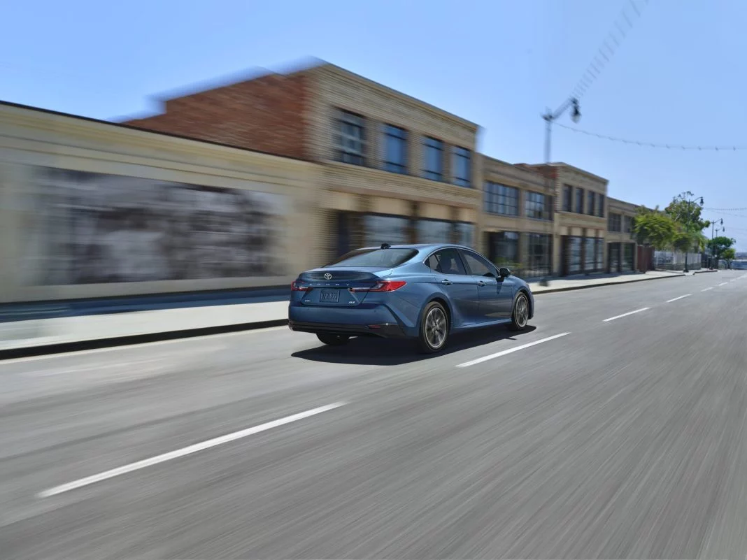 2025 Toyota Camry. Imagen movimiento.